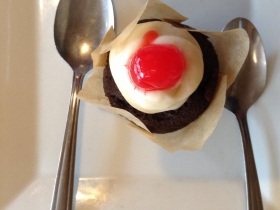 Milwaukee Beer Bistro: Chocolate cupcake with ale