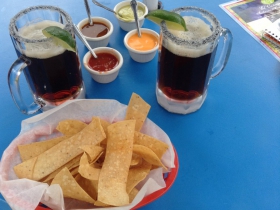 El Canaveral: Chips with four sauces