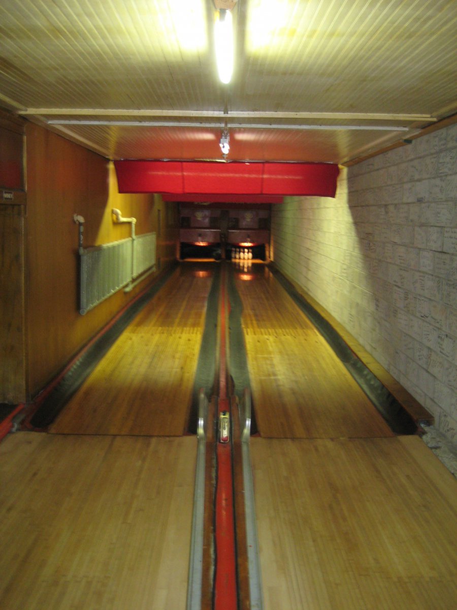Taverns: Holler House Has America’s Oldest Bowling Alleys » Urban Milwaukee