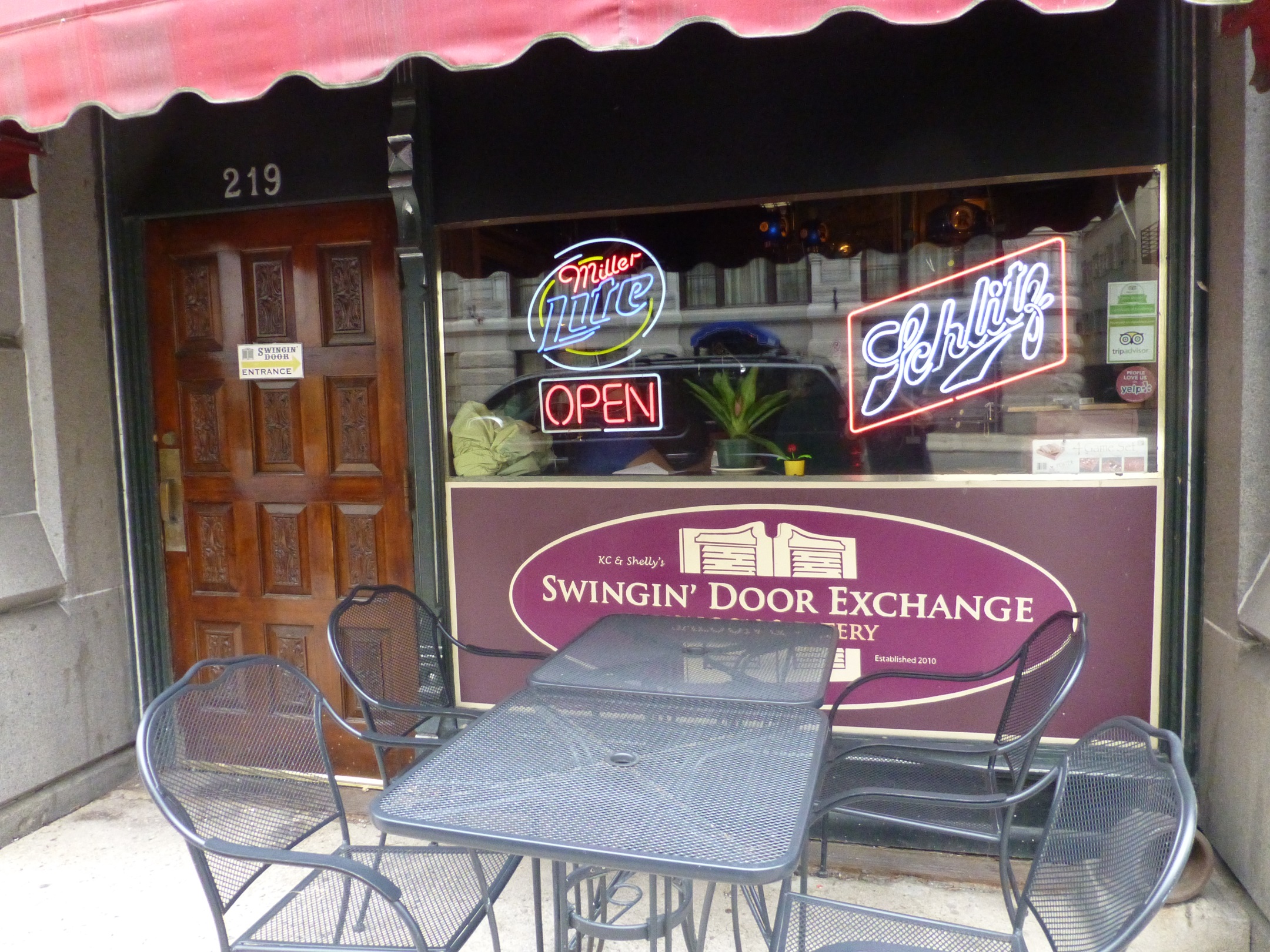 Sidewalk seating at the Swingin’ Door Exchange
