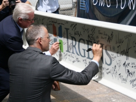 Snyder and Irgens Sign Beam