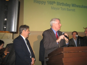 Ald. Michael Murphy (l), Mayor Tom Barrett (r)