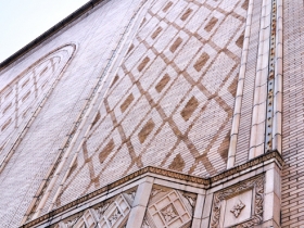 Intricate back wall of the Grand Warner.