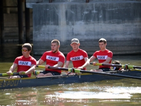 MSOE Mens Rowing Team Heads Toward the Start of the Race
