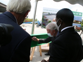 Evers and Crowley Watch Barrett Sign Beam