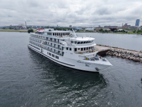 The American Patriot ship at Pier Wisconsin