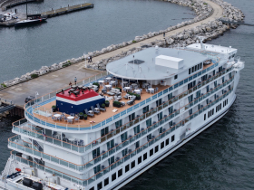 The American Patriot ship at Pier Wisconsin
