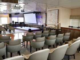 Atlantic Lounge on Pearl Mist