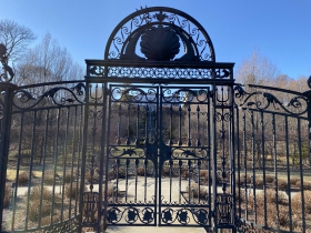 Lower entrance to Villa Terrace gardens