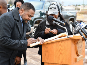 Lafayette Crump Signs Gold Sledgehammer