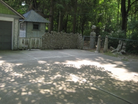 Mary Nohl House driveway.