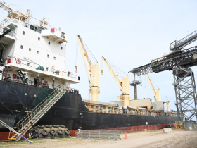 Ship loading at AMEF