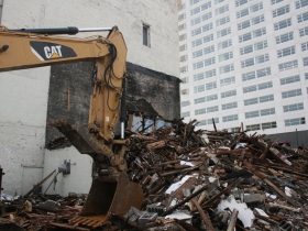 Demolition of the Sydney Hih.