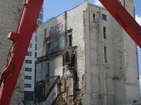 Demolition of the Sydney Hih.