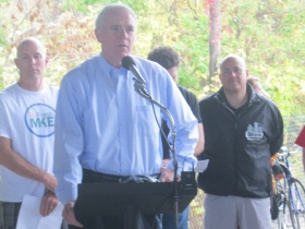 Mayor Tom Barrett speaking about the new trail.