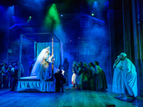 (I. to r.) Jackey Boelkow (Fruma-Sarah), Janet Metz (Golde), and Andrew Varela (Tevye), and cast in Skylight Music Theatre’s production of Fiddler on the Roof running October 3-26, 2025.