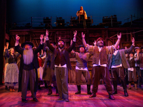 (I. to r) John Schneider (Rabbi), Thom Cauley (Mordcha), Andrew Varela (Tevye), Kimberly Hanson (The Fiddler), and cast in Skylight Music Theatre’s production of Fiddler on the Roof running October 3-26, 2025.