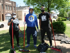 Milwaukeeans cleaning up