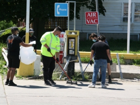 Milwaukeeans cleaning up