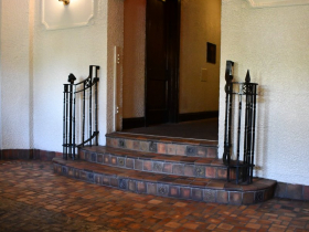 The historic Sheridan Apartments has a full lobby with Flandria and deco tiles