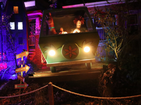 The Mystery Machine at A&J's Halloween House Scooby-Doo Theme