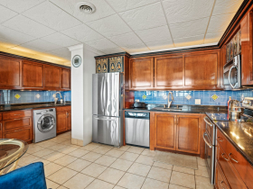 1919 N. Summit Ave., Unit 11C
