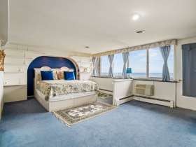 1919 N. Summit Ave., Unit 11C