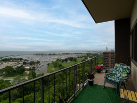 1919 N. Summit Ave., Unit 11C