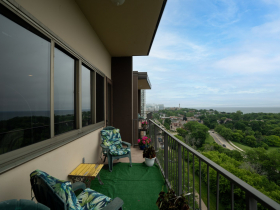 1919 N. Summit Ave., Unit 11C