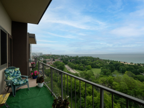 1919 N. Summit Ave., Unit 11C