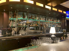 The bar at Mason Street Grill