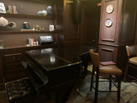 The bar at Mason Street Grill
