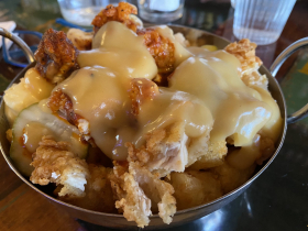 Poutine with fried chicken