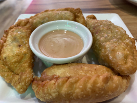 Empanadas with mayoketchup sauce