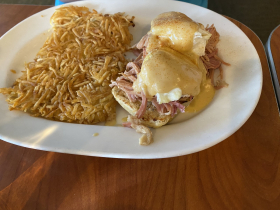 Classic Benedict with browns