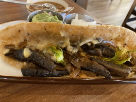 Flor de calabeza quesadilla