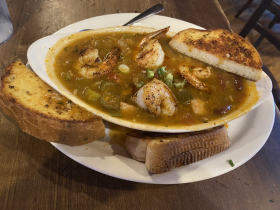 Gumbo with shrimp and garlic bread