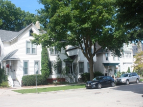 Houses on the northern end of Cass St.