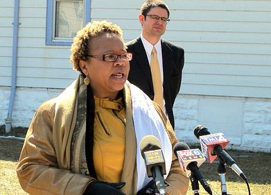 Rosalind Cox, a member of Washington Park Partners and resident of the community, addresses the media as Matt Melendes, Washington Park Partners’ Sustainable Communities director looks on. (Photo by Andrea Waxman)