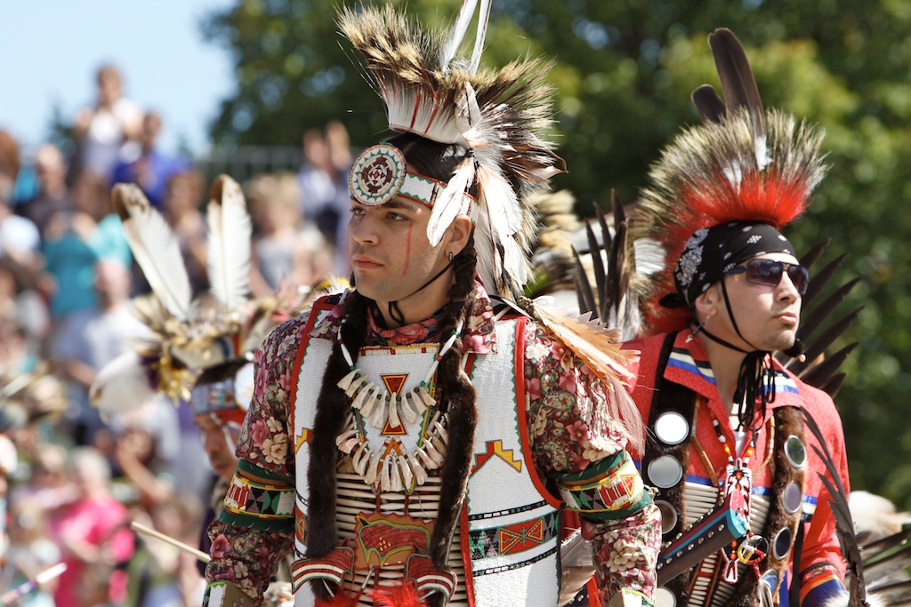 Лето индейцев. Индиан саммер. Indian Summer Fest. Indian Summer Festival in Milwaukee. Traditions and Festivals in Canada pictures.