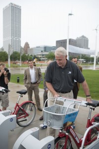 Milwaukee Mayor Tom Barrett checks out a Milwaukee B-cycle bike from the new kiosk at Discovery World Museum on the Lakefront.