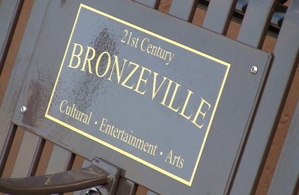 Plaques on North Avenue identify the “21st Century Bronzeville” redevelopment area. (Photo by Mark Doremus)