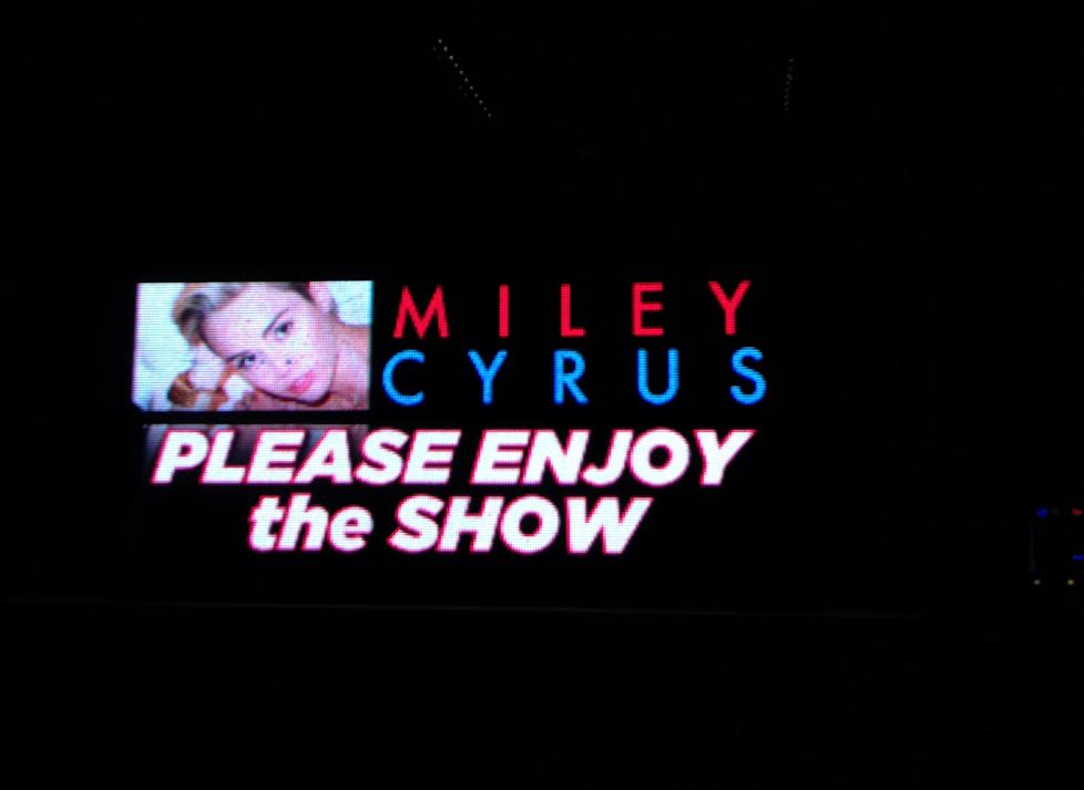 Miley Madness in Milwaukee Â» Urban Milwaukee