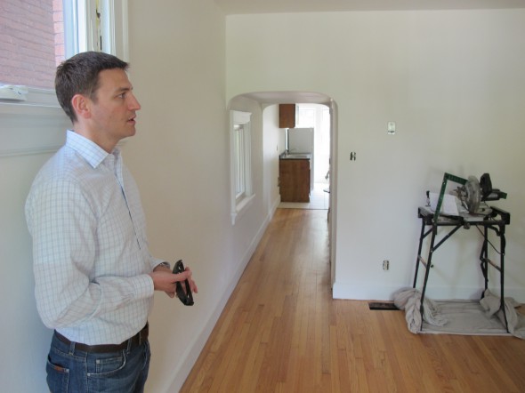 Utopia 136 developer Andrew Lasca leads a tour through an apartment in the firm’s new property. (Photo by Patrick Leary)