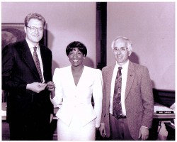 Minnie Beard, with former Mayor John Norquist and Alderman Don Richards, celebrated the purchase of her home in 1994. (Photo courtesy of the Housing Authority)