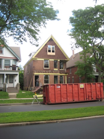 ​A gut-rehab project is underway in the 2500 block of N. Humboldt Blvd. Photo by Michael Horne.