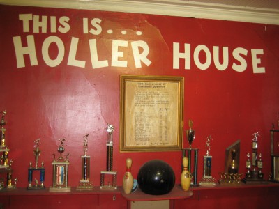 Taverns: Holler House Has America’s Oldest Bowling Alleys