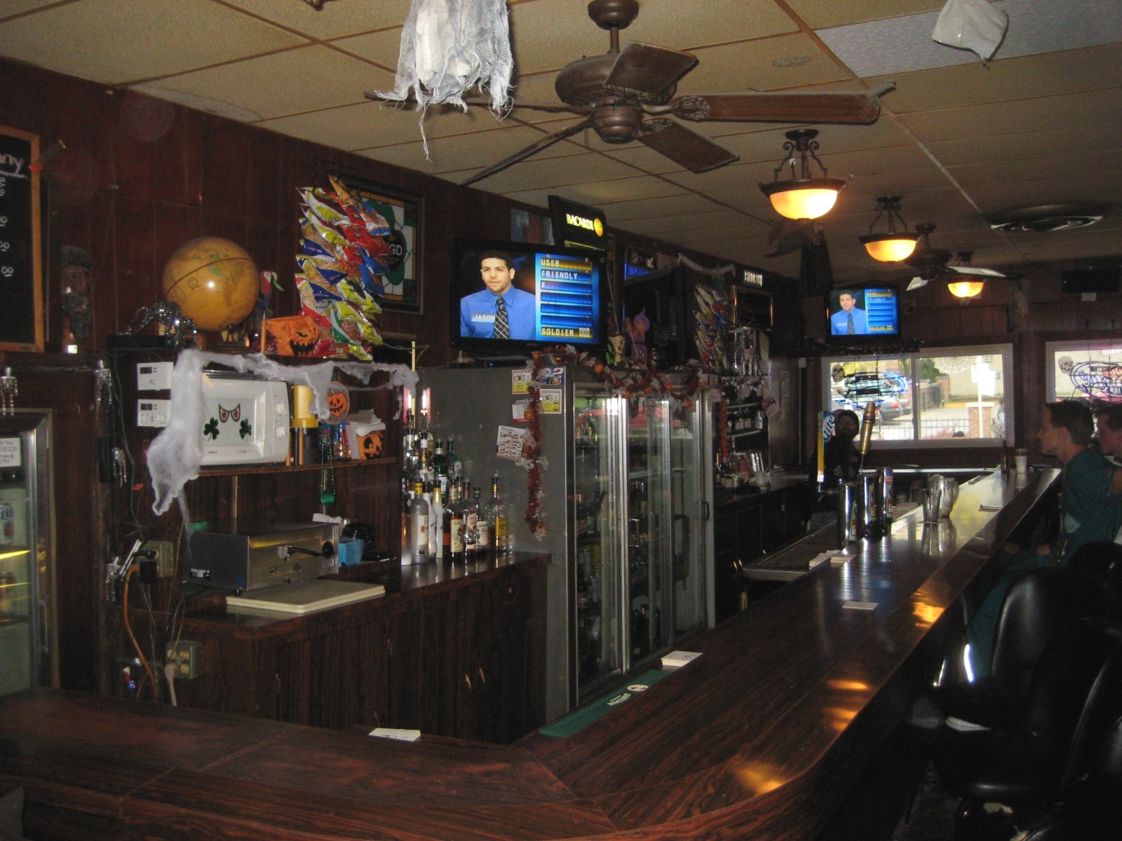 The bar at the Harp and Shamrock. Photo by Michael Horne.