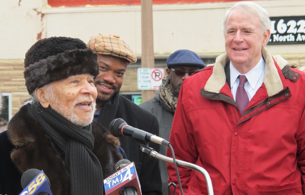 Leonard Brady, an octogenarian who was born and raised in the Lindsay Heights community, addresses the crowd as Alderman Russell Stamper and Mayor Tom Barrett look on. (Photo by Andrea Waxman)