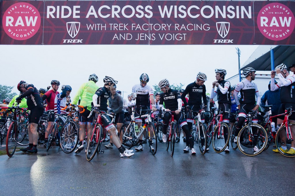 The start line at 6:25 am in Dubuque. Next year we will start half an hour earlier. Photo by Peter DiAntoni.